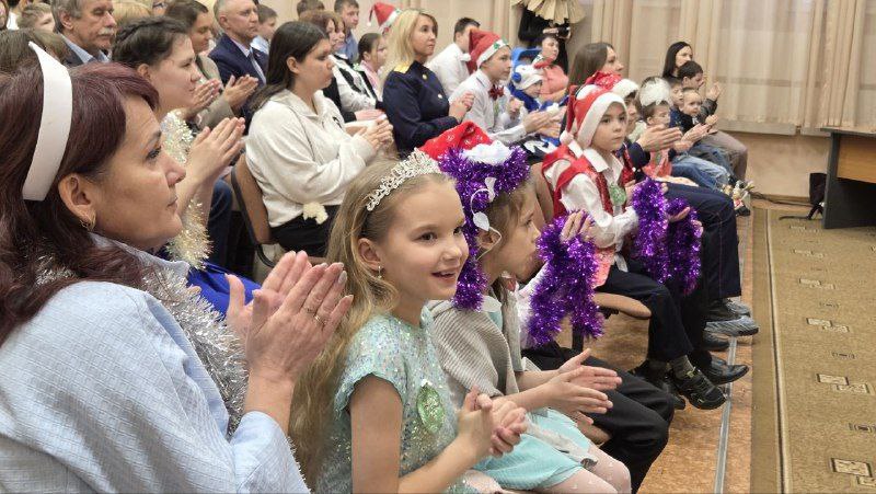 135 воспитанников одного из детских домов Кемерова получили подарки от благотворителей 135 воспитанников одного из детских домов Кемерова получили подарки от благотворителей