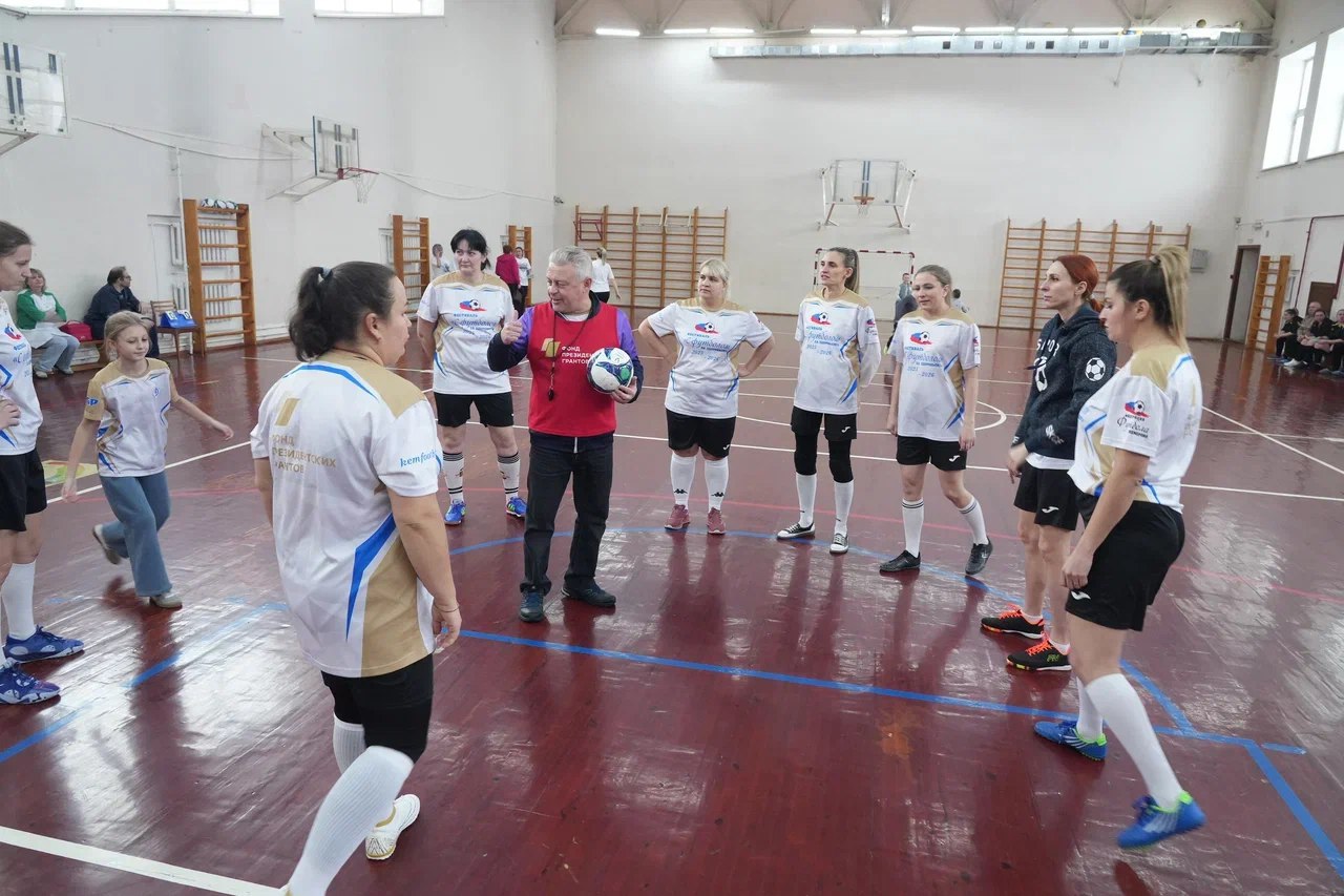 В Кемерове впервые провели турнир среди мам юных футболистов В Кемерове впервые провели турнир среди мам юных футболистов