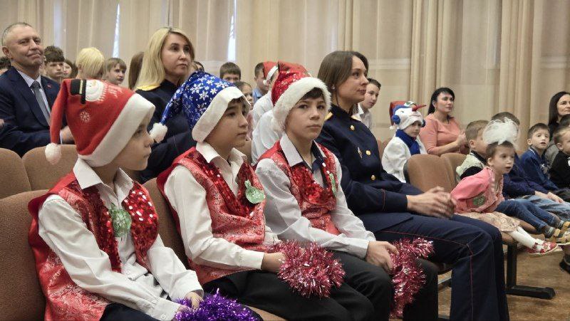 135 воспитанников одного из детских домов Кемерова получили подарки от благотворителей 135 воспитанников одного из детских домов Кемерова получили подарки от благотворителей