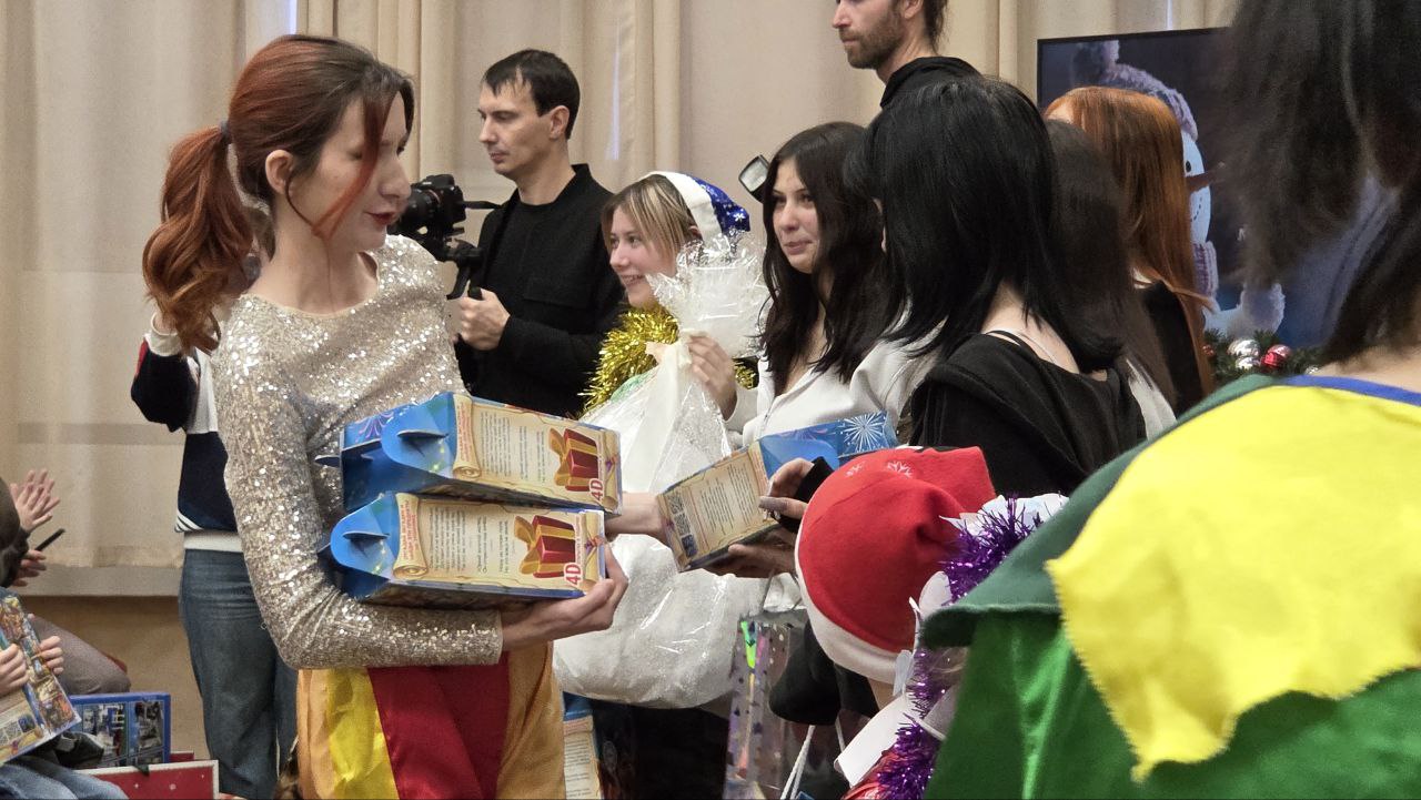 135 воспитанников одного из детских домов Кемерова получили подарки от благотворителей 135 воспитанников одного из детских домов Кемерова получили подарки от благотворителей