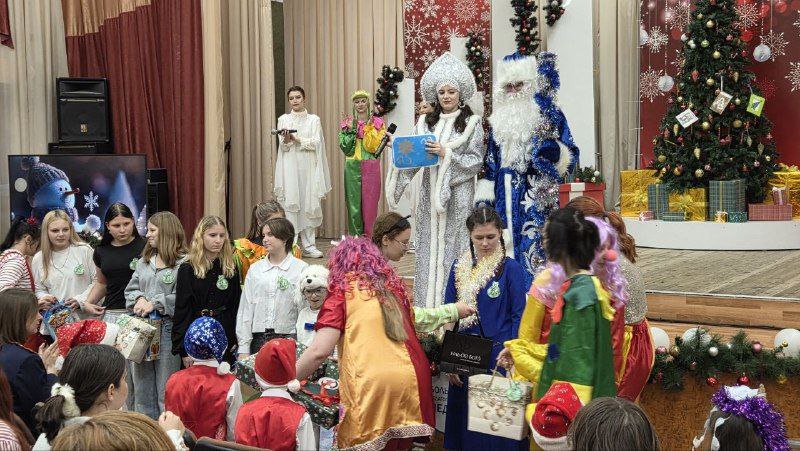 135 воспитанников одного из детских домов Кемерова получили подарки от благотворителей 135 воспитанников одного из детских домов Кемерова получили подарки от благотворителей