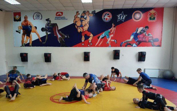 В Кемерове в 2025 году по депутатским наказам отремонтированы 22 школьных стадиона В Кемерове в 2025 году по депутатским наказам отремонтированы 22 школьных стадиона