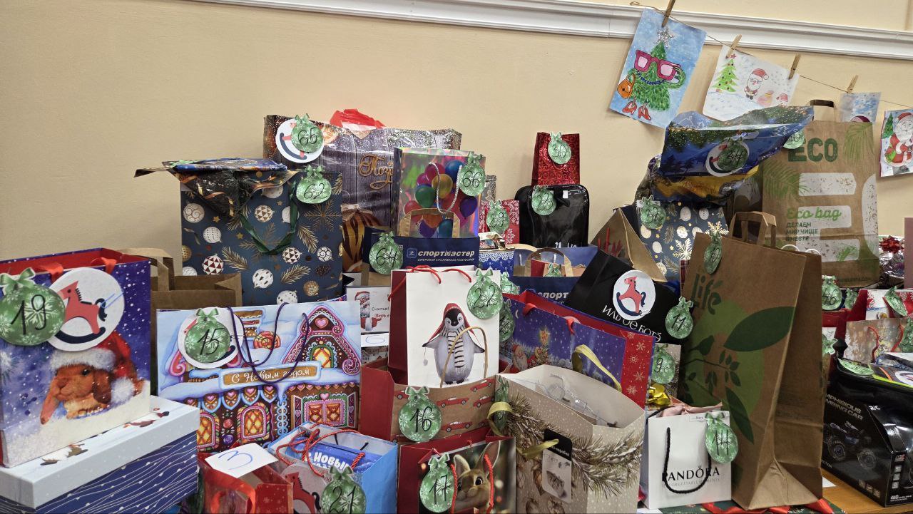 135 воспитанников одного из детских домов Кемерова получили подарки от благотворителей 135 воспитанников одного из детских домов Кемерова получили подарки от благотворителей