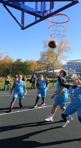 В Кемерове в 2025 году по депутатским наказам отремонтированы 22 школьных стадиона В Кемерове в 2025 году по депутатским наказам отремонтированы 22 школьных стадиона