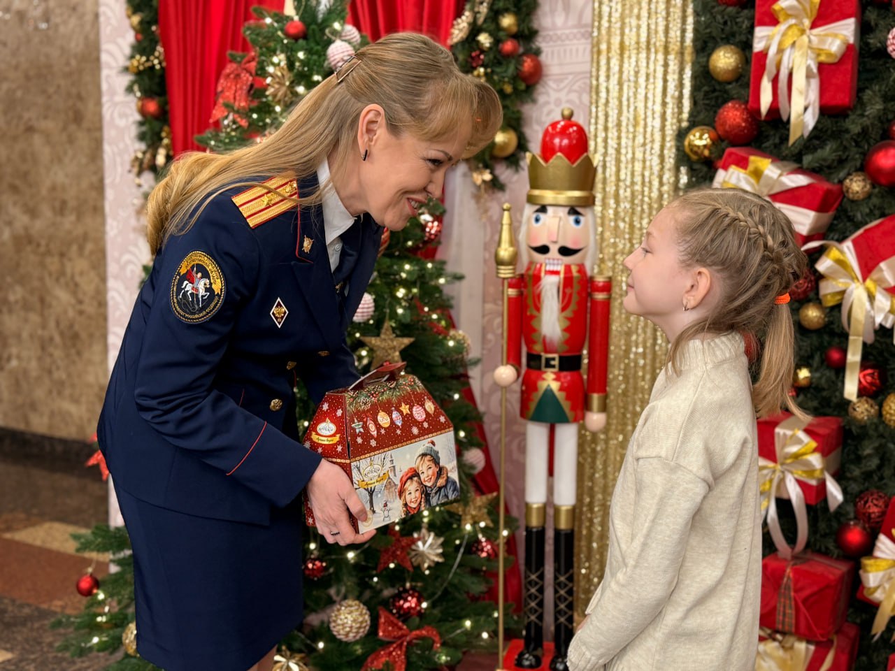 В Кузбассе офицеры СК России поддержали семьи сотрудников, выполняющих служебные обязанности в новых регионах В Кузбассе офицеры СК России поддержали семьи сотрудников, выполняющих служебные обязанности в новых регионах