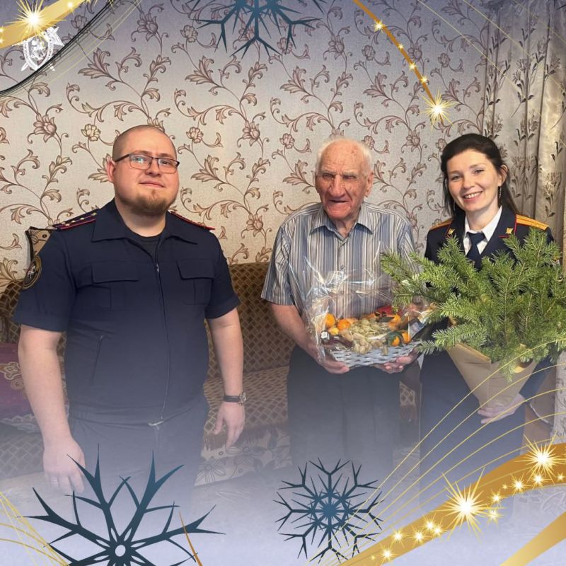 В рамках акции «С Добрым годом» следователи Кузбасса навестили ветерана Великой Отечественной войны и труженицу тыла