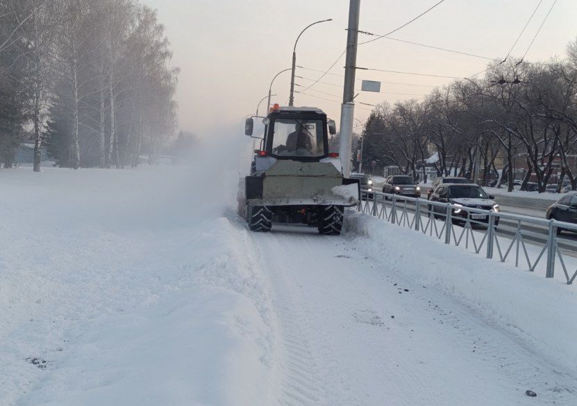 За прошедшие сутки дорожные службы вывезли 20 тысяч кубометров снега с улиц Кемерова