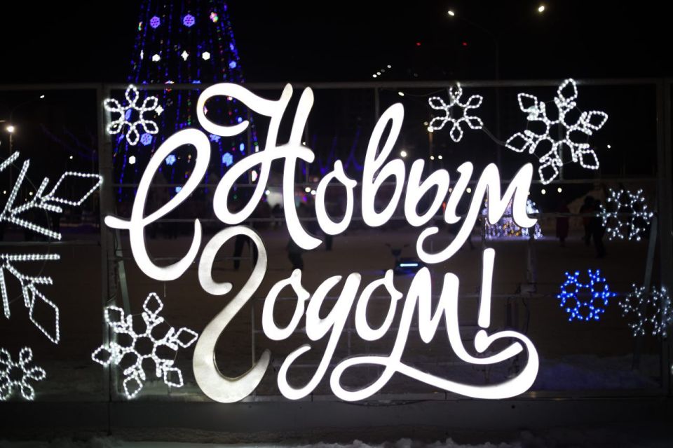 В выпуске №50 (1357) городской газеты "Новокузнецк" от 25 декабря 2025 года опубликован традиционный материал "Месяц за месяцем", в котором подводятся итоги года