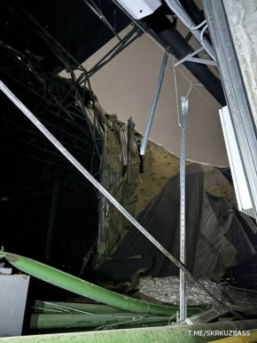 Три человека пострадали в результате обрушения кровли складского помещения в Юрге, сообщил СК Кузбасса