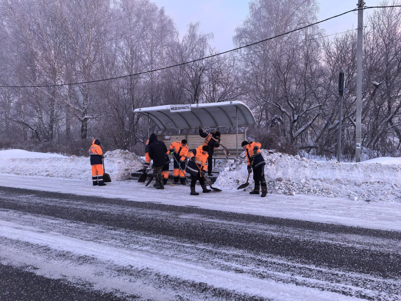 За сутки с улиц Кемерова вывезли около 17,6 тысяч кубометров снега За сутки с улиц Кемерова вывезли около 17,6 тысяч кубометров снега