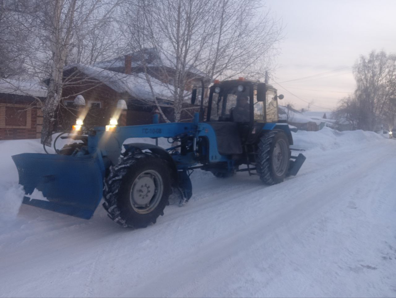 За сутки с улиц Кемерова вывезли около 17,6 тысяч кубометров снега За сутки с улиц Кемерова вывезли около 17,6 тысяч кубометров снега