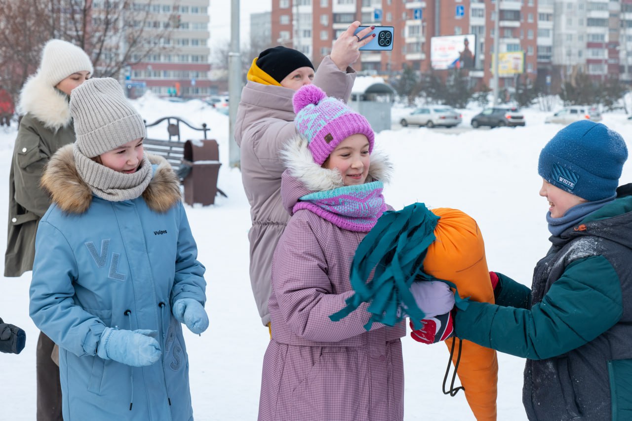 Праздничную программу провели в Снежном городке Рудничного района Праздничную программу провели в Снежном городке Рудничного района