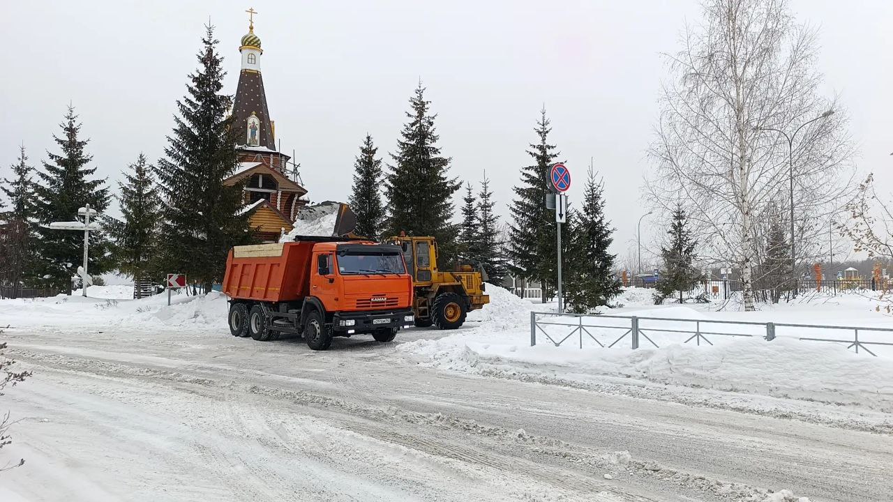 За сутки в Кемерове вывезли 20,5 тысяч кубометров снега За сутки в Кемерове вывезли 20,5 тысяч кубометров снега