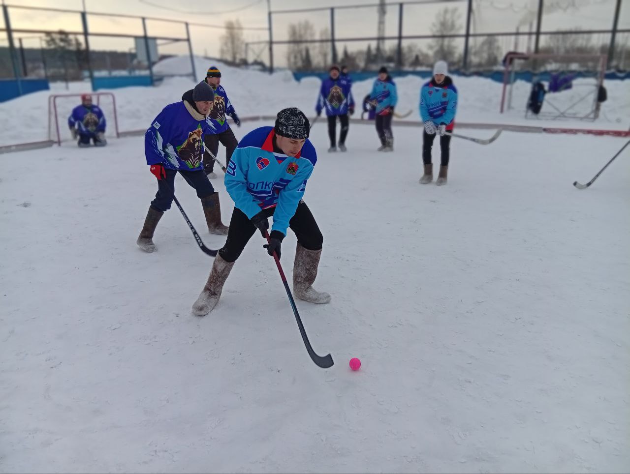 В Кемерове прошёл «Рождественский турнир» по хоккею на валенках В Кемерове прошёл «Рождественский турнир» по хоккею на валенках