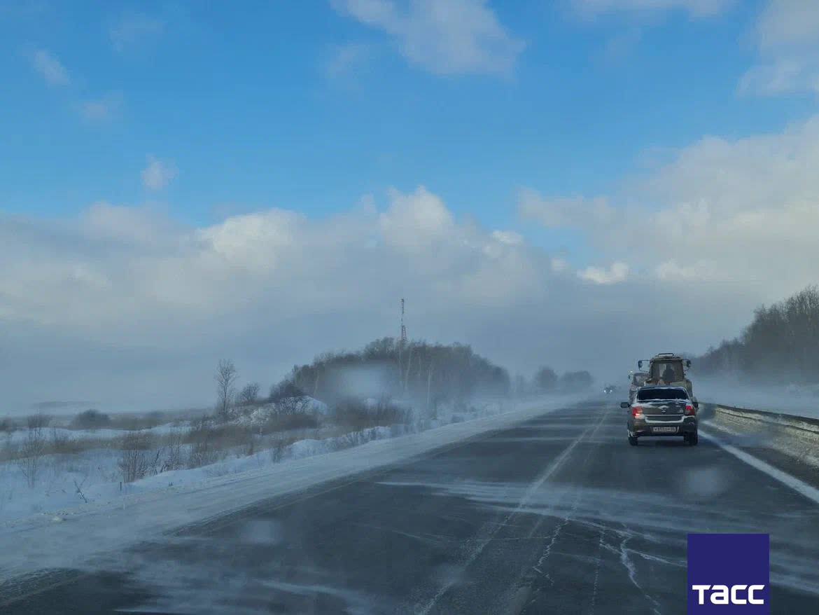 Движение автобусов и грузовиков ограничили на трассах в регионах Сибири из-за метели и гололедицы, сообщает Сибуправтодор: Движение автобусов и грузовиков ограничили на трассах в регионах Сибири из-за метели и гололедицы, сообщает Сибуправтодор: