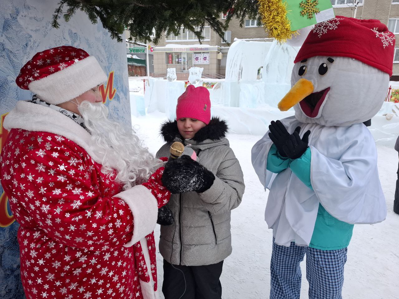 В Заводском районе прошла праздничная программа «Рождественское чудо»