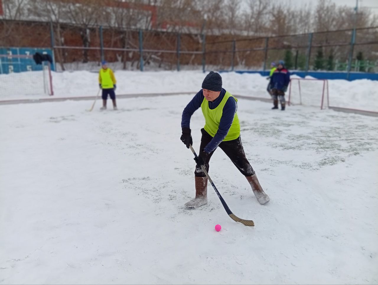 В Кемерове прошёл «Рождественский турнир» по хоккею на валенках В Кемерове прошёл «Рождественский турнир» по хоккею на валенках