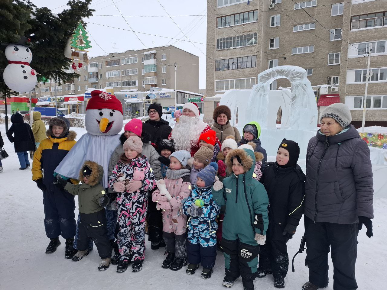 В Заводском районе прошла праздничная программа «Рождественское чудо» В Заводском районе прошла праздничная программа «Рождественское чудо»