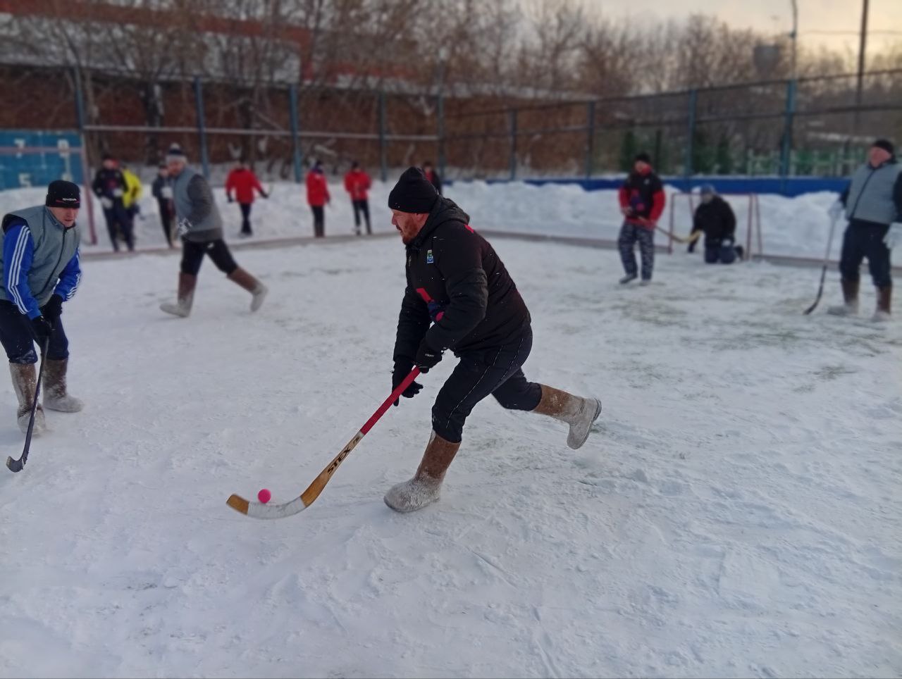 В Кемерове прошёл «Рождественский турнир» по хоккею на валенках В Кемерове прошёл «Рождественский турнир» по хоккею на валенках