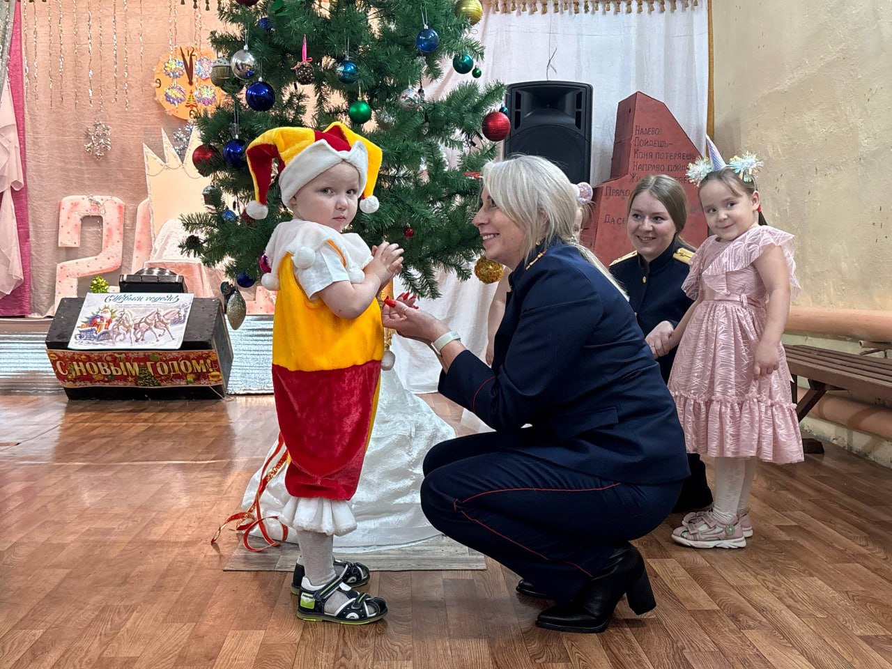 В Кузбассе сотрудники регионального управления СКР организовали благотворительные акции для воспитанников подшефных учреждений В Кузбассе сотрудники регионального управления СКР организовали благотворительные акции для воспитанников подшефных учреждений