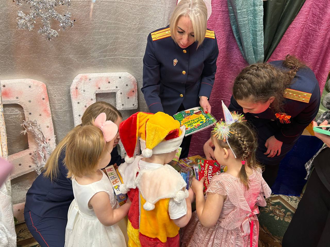 В Кузбассе сотрудники регионального управления СКР организовали благотворительные акции для воспитанников подшефных учреждений В Кузбассе сотрудники регионального управления СКР организовали благотворительные акции для воспитанников подшефных учреждений