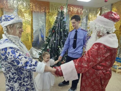 Коллектив следственного отдела по Кировскому району города Кемерово организовал праздник для воспитанников детского дома «Умка»