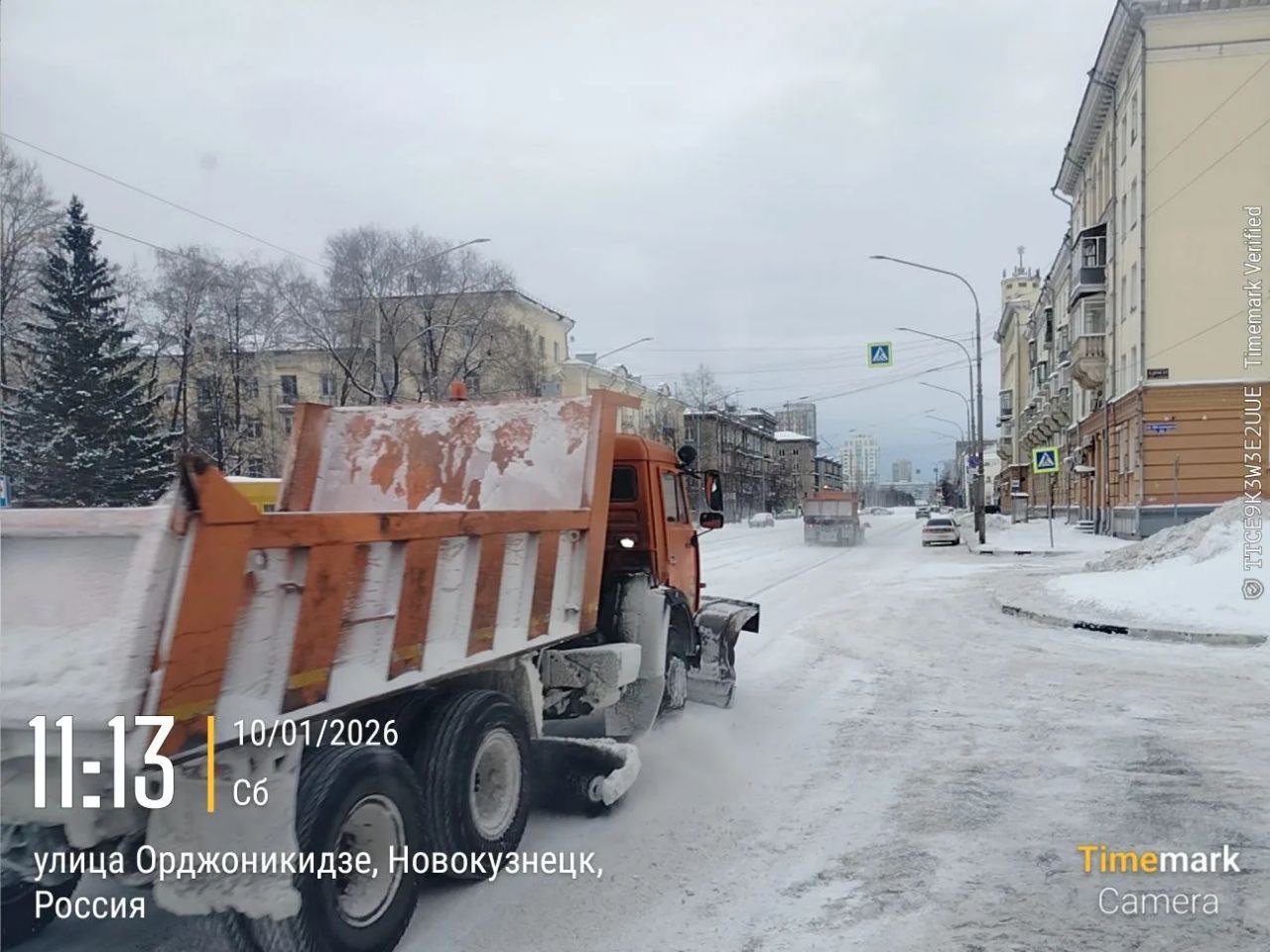 Снегопады не сдают позиции, а мы не снижаем темпы уборки Снегопады не сдают позиции, а мы не снижаем темпы уборки