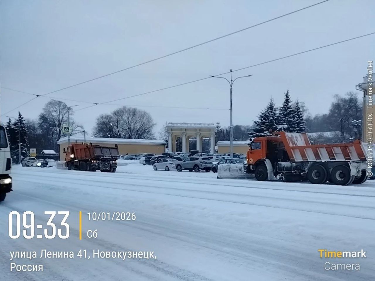Снегопады не сдают позиции, а мы не снижаем темпы уборки Снегопады не сдают позиции, а мы не снижаем темпы уборки