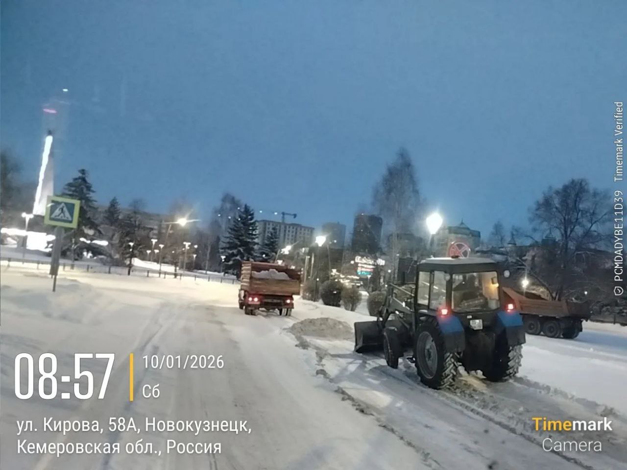 Снегопады не сдают позиции, а мы не снижаем темпы уборки Снегопады не сдают позиции, а мы не снижаем темпы уборки