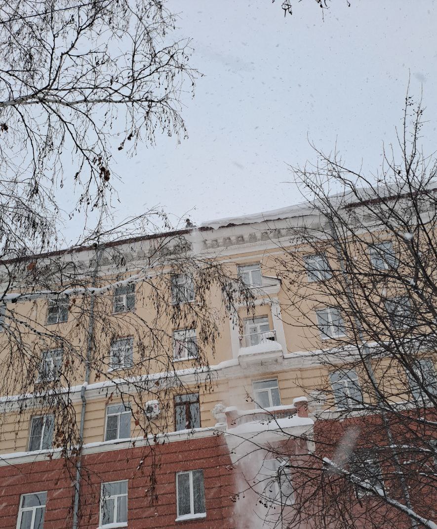 В Кемерове для уборки дворов от снега и колеи управляющие компании привлекают спецтехнику В Кемерове для уборки дворов от снега и колеи управляющие компании привлекают спецтехнику