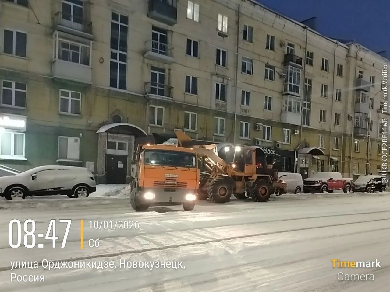 Снегопады не сдают позиции, а мы не снижаем темпы уборки Снегопады не сдают позиции, а мы не снижаем темпы уборки