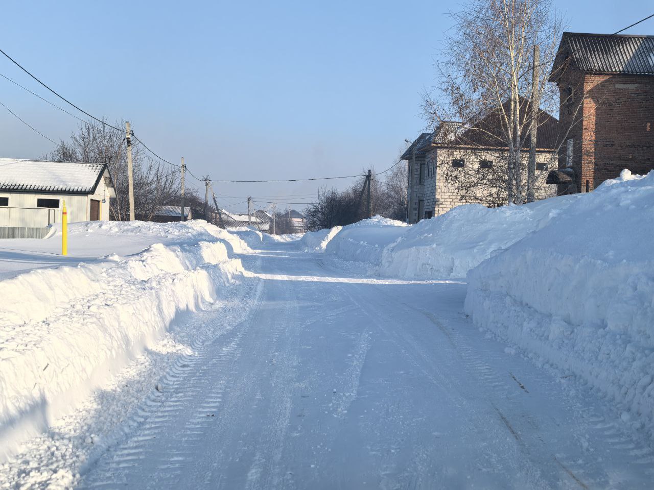 Дорожная техника сегодня работает в жилом районе Ягуновский, Пионер