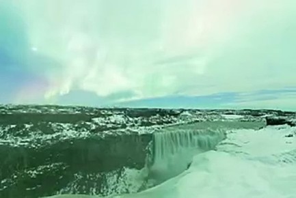 Этой ночью россияне могли наблюдать незапланированное сильное северное сияние