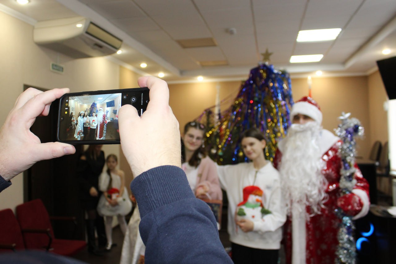 В зимние праздничные дни почти 400 ребят из Сибири встретились с Полицейским Дедом Морозом В зимние праздничные дни почти 400 ребят из Сибири встретились с Полицейским Дедом Морозом