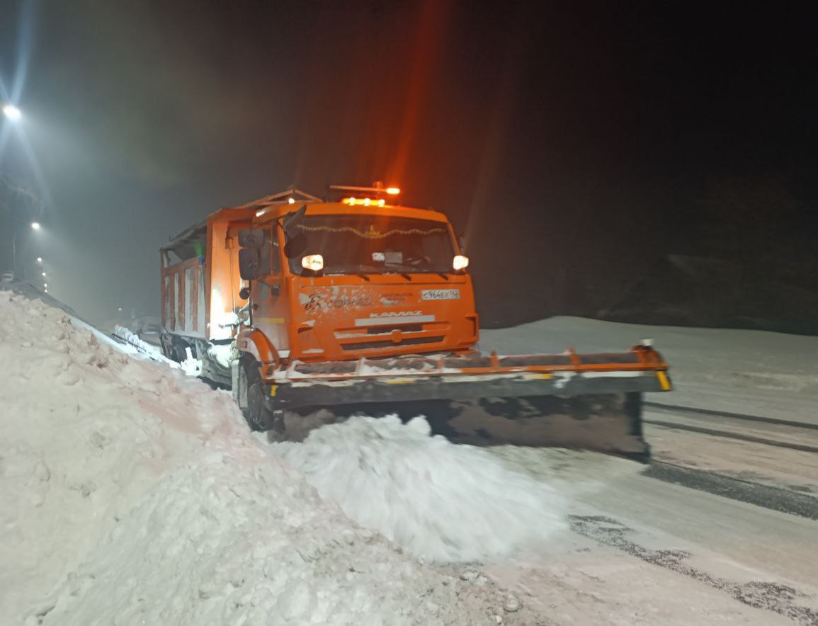 Дорожная техника сегодня работает на проспекте Шахтёров в Кемерове Дорожная техника сегодня работает на проспекте Шахтёров в Кемерове