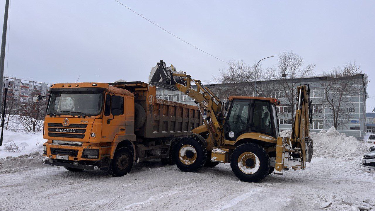 Дорожная техника сегодня работает на проспекте Шахтёров в Кемерове Дорожная техника сегодня работает на проспекте Шахтёров в Кемерове