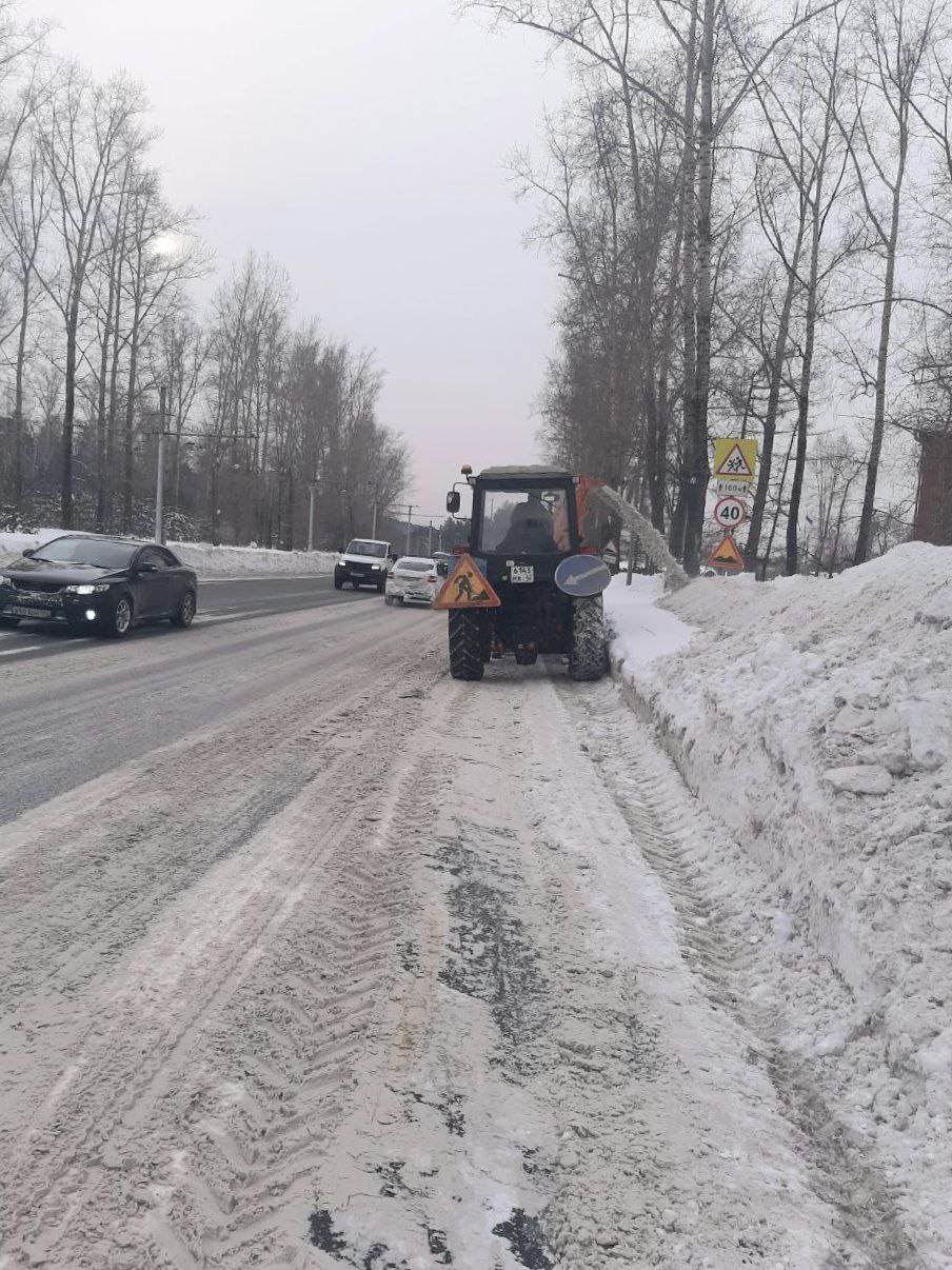 Дорожная техника сегодня работает на проспекте Шахтёров в Кемерове Дорожная техника сегодня работает на проспекте Шахтёров в Кемерове