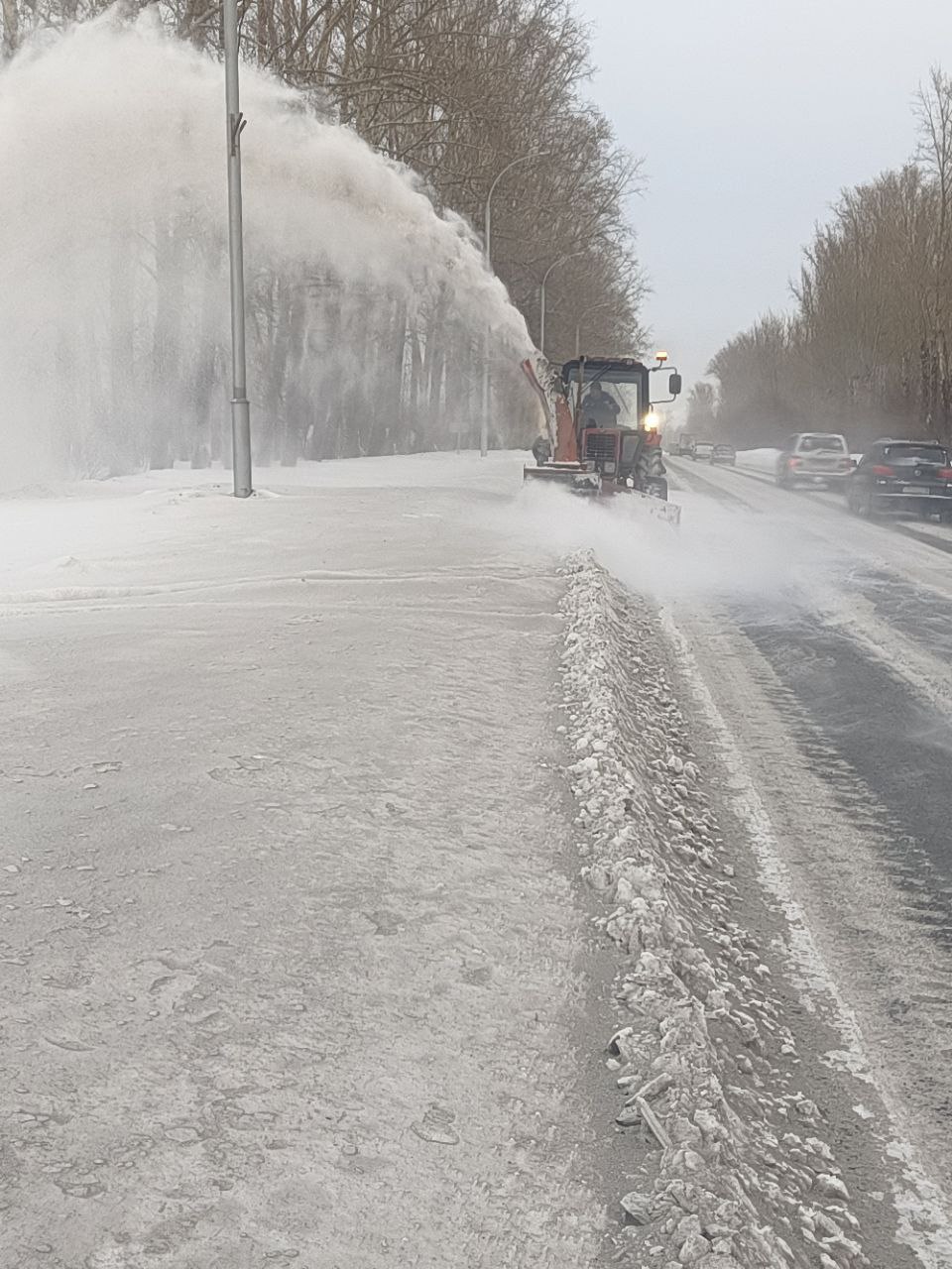 Дорожная техника сегодня работает на проспекте Шахтёров в Кемерове Дорожная техника сегодня работает на проспекте Шахтёров в Кемерове