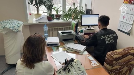 СК публикует кадры следственных действий в Новокузнецком роддоме