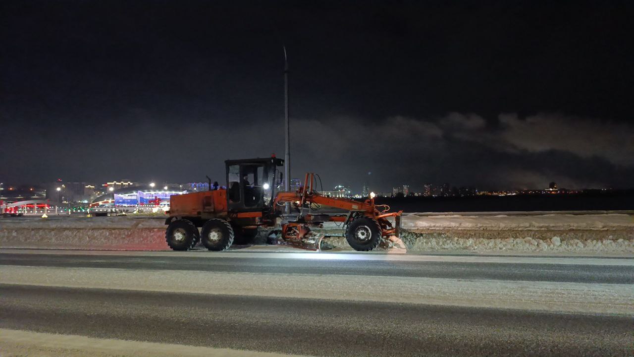 Работы продолжаются: в уборке Кемерова от снега задействованы 119 единиц спецтехники и 182 дорожных рабочих Работы продолжаются: в уборке Кемерова от снега задействованы 119 единиц спецтехники и 182 дорожных рабочих