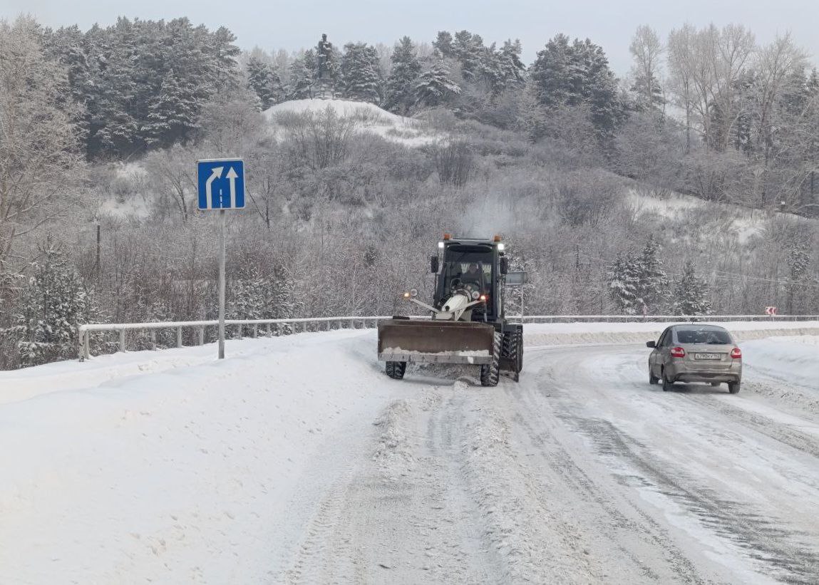 В Кемерове дорожные службы приступили к снятию наката на правобережной развязке Кузнецкого моста