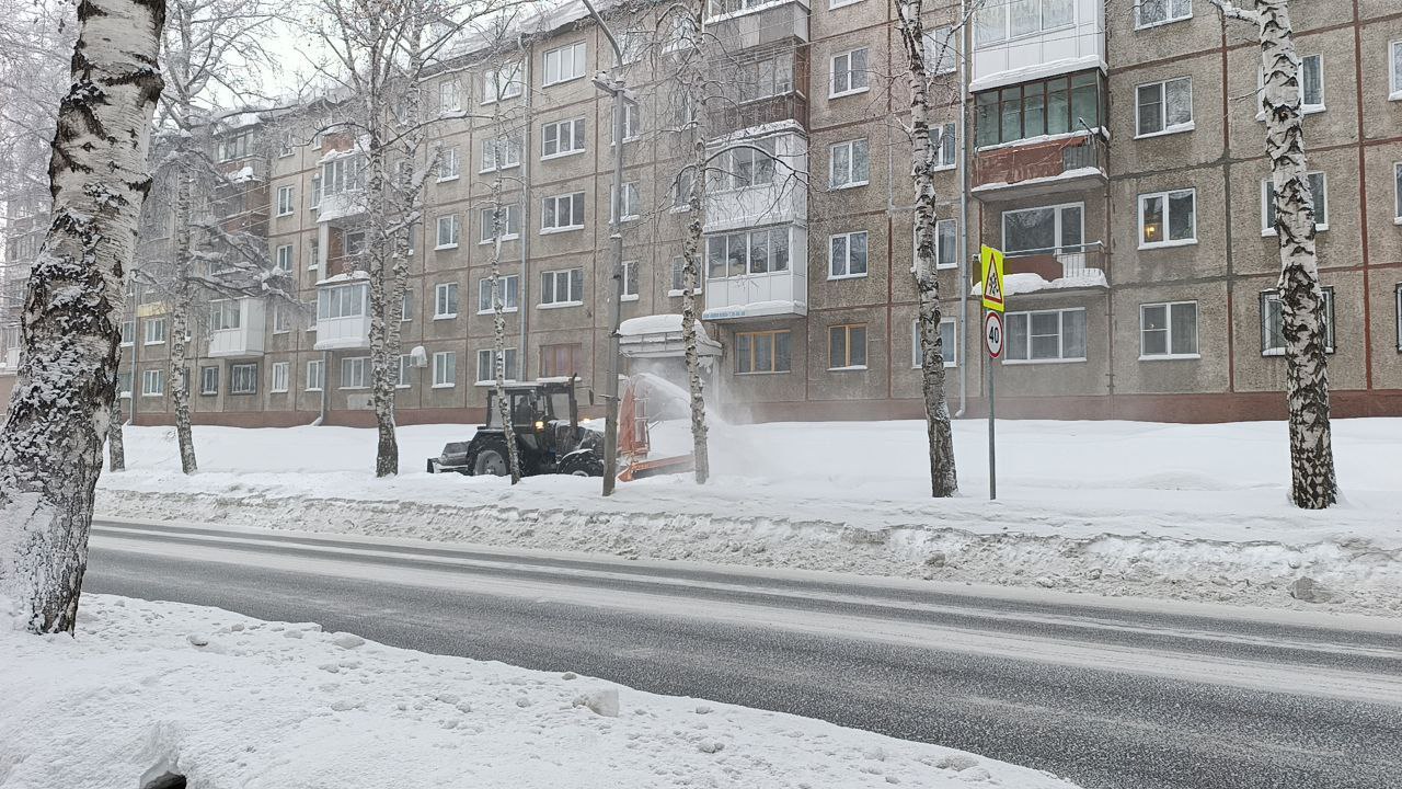 Работы продолжаются: в Кемерове только с начала января вывезли 246 тысяч кубометров снега Работы продолжаются: в Кемерове только с начала января вывезли 246 тысяч кубометров снега