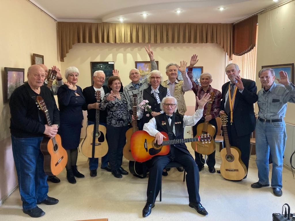 Кемеровчан приглашают послушать солистов студии романса, вход свободный Кемеровчан приглашают послушать солистов студии романса, вход свободный