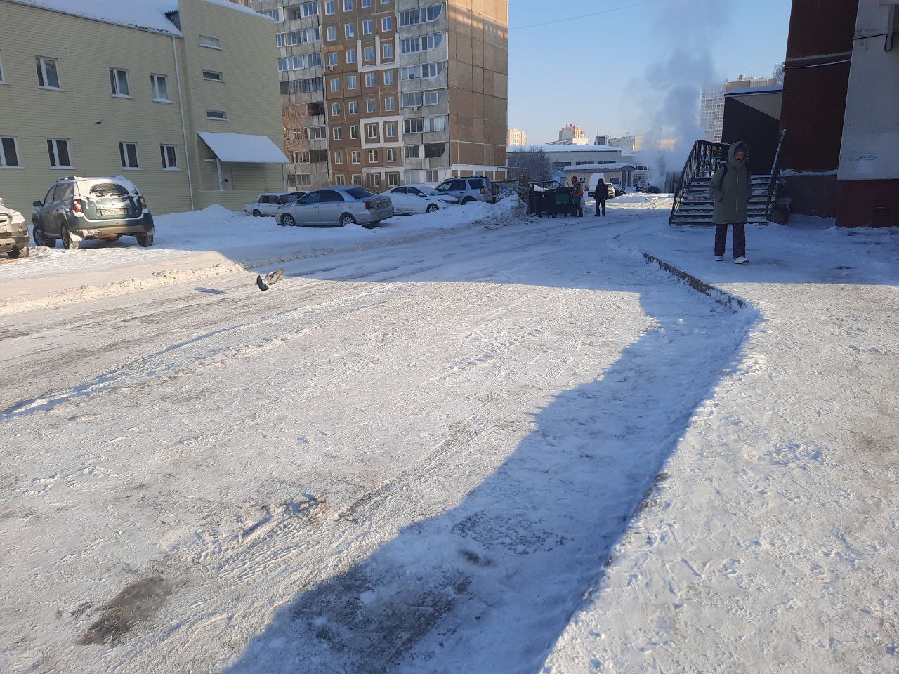 В Кемерове после продолжительных морозов вновь приступили к механизированной уборке дворов В Кемерове после продолжительных морозов вновь приступили к механизированной уборке дворов