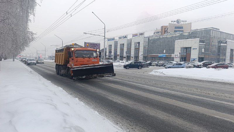 В Кемерове сегодня запланирована уборка тротуаров на проспектах Шахтёров, Ленина и бульваре Строителей