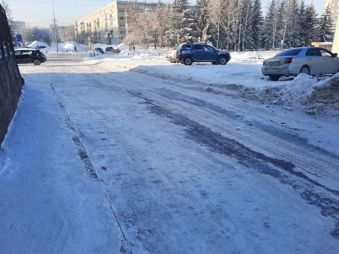 В Кемерове после продолжительных морозов вновь приступили к механизированной уборке дворов В Кемерове после продолжительных морозов вновь приступили к механизированной уборке дворов