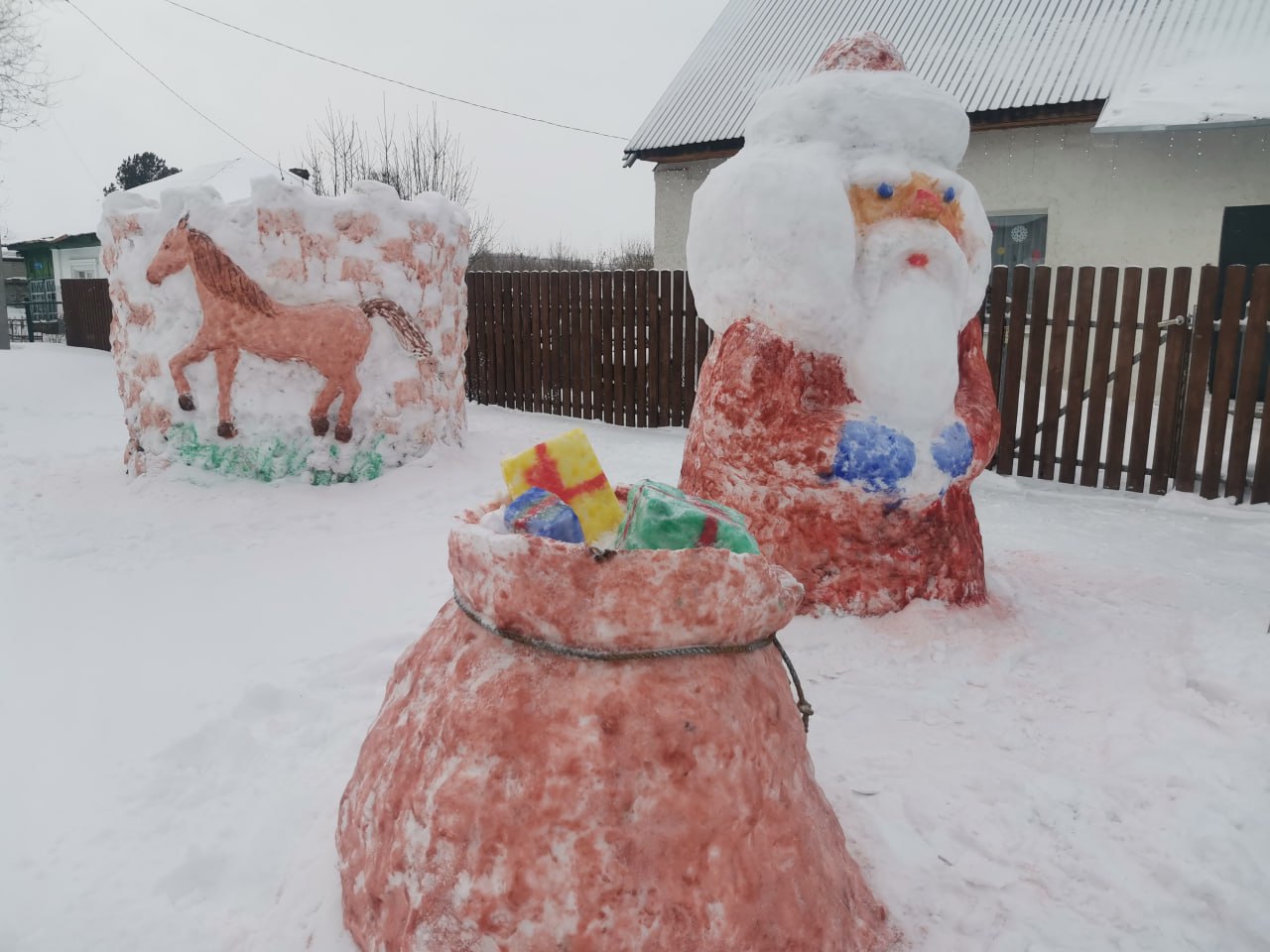 Глава города Кемерово Дмитрий Анисимов вручил награды активистам ТОС Глава города Кемерово Дмитрий Анисимов вручил награды активистам ТОС
