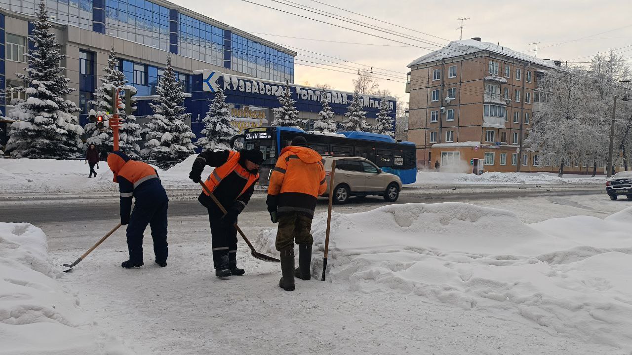 В Кемерове сегодня запланирована уборка тротуаров на проспектах Шахтёров, Ленина и бульваре Строителей В Кемерове сегодня запланирована уборка тротуаров на проспектах Шахтёров, Ленина и бульваре Строителей