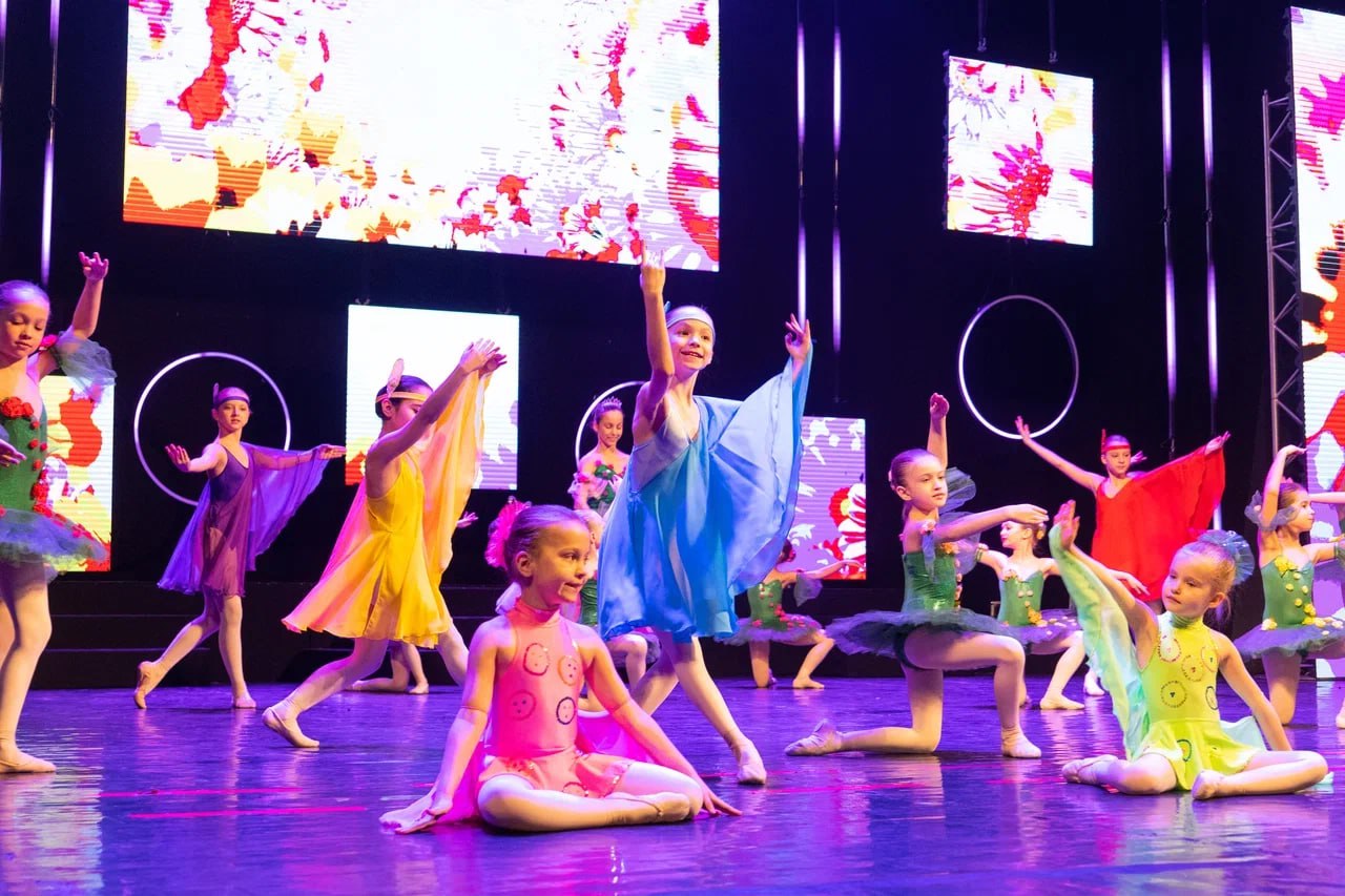 Глава города Кемерово Дмитрий Анисимов вручил муниципальные стипендии юным талантам Глава города Кемерово Дмитрий Анисимов вручил муниципальные стипендии юным талантам