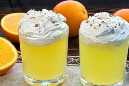 Яркий апельсиновый кисель с белковым кремом